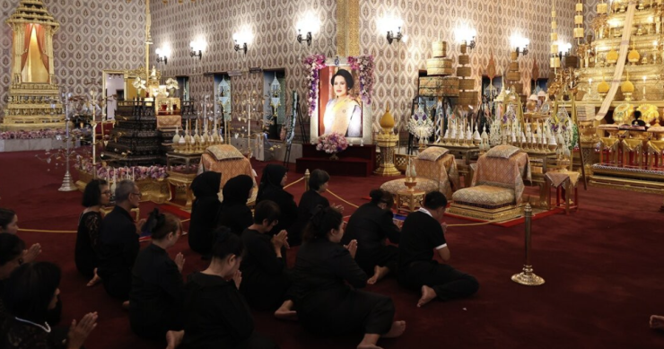 ปชช.น้อมกราบถวายบังคมพระบรมศพ พระพันปีหลวง ยอดสะสมทะลุ 3.4 แสนคน! - fahbvip