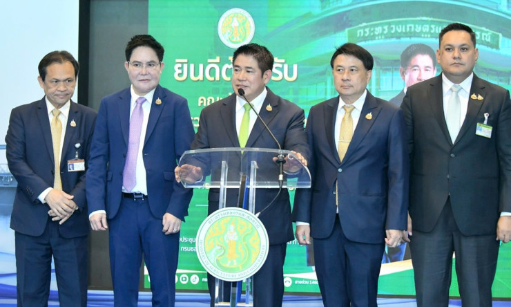 รองนายกฯ ธรรมนัส นำทีมเดินหน้า 6 แนวทางสานต่อนโยบายหลัก ชู “3 สร้าง” ยกระดับคุณภาพชีวิตเกษตรกรไทย - fahbvip