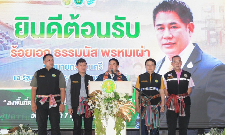 รองนายกฯ ธรรมนัส เยือนถิ่นอุบลฯ รุดช่วยเหลือผู้ประสบอุทกภัย - fahbvip